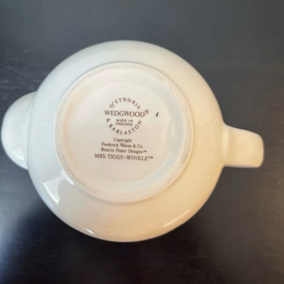 Wedgwood MRS TIGGY WINKLE Miniature Teapot. - Picture 8 of 10